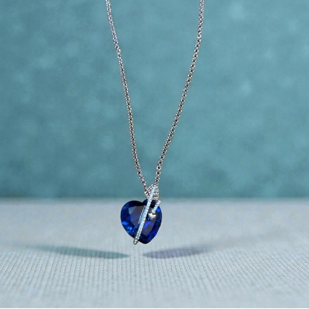 Elegant Blue Heart Pendant Necklace